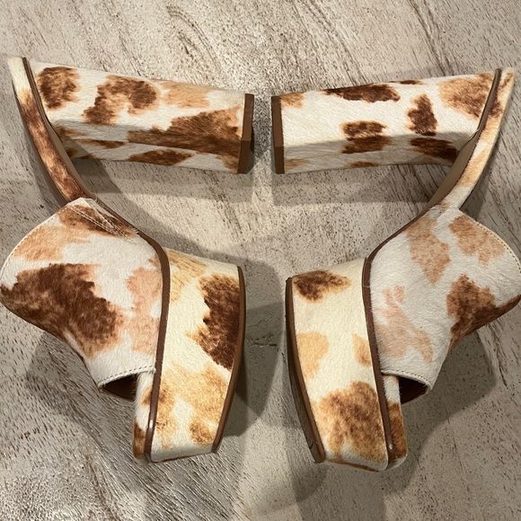 Gianni Bini Women's Tan and Cream Cow Hide & Cow Print Mules - Picture 6 of 6